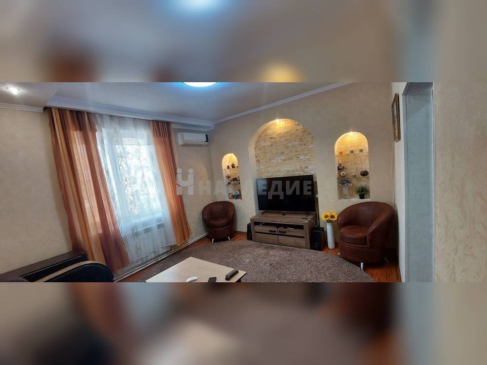 3-комнатная квартира, 70 м2 2/2 этаж, Артём, ул. Островского - фото 1