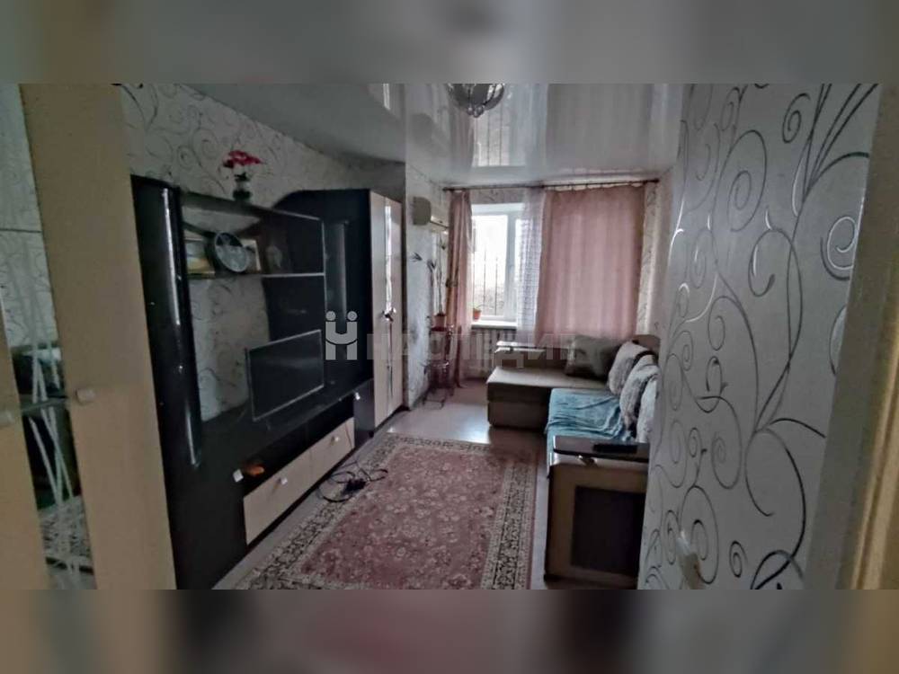 1-комнатная квартира, 33 м2 1/5 этаж, Артём, ул. Искра - фото 1