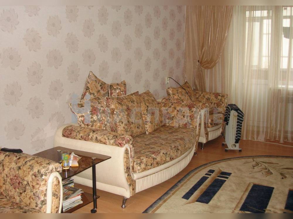 2-комнатная квартира, 53 м2 3/5 этаж, Артём, пр-кт. Ленинского Комсомола - фото 1
