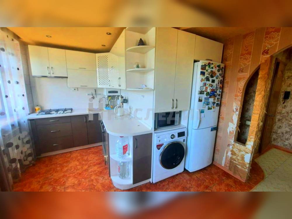 3-комнатная квартира, 54 м2 5/5 этаж, Артём, ул. Искра - фото 2