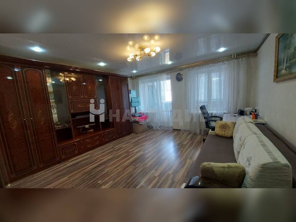 3-комнатная квартира, 72 м2 3/5 этаж, Артём, ул. Искра - фото 1